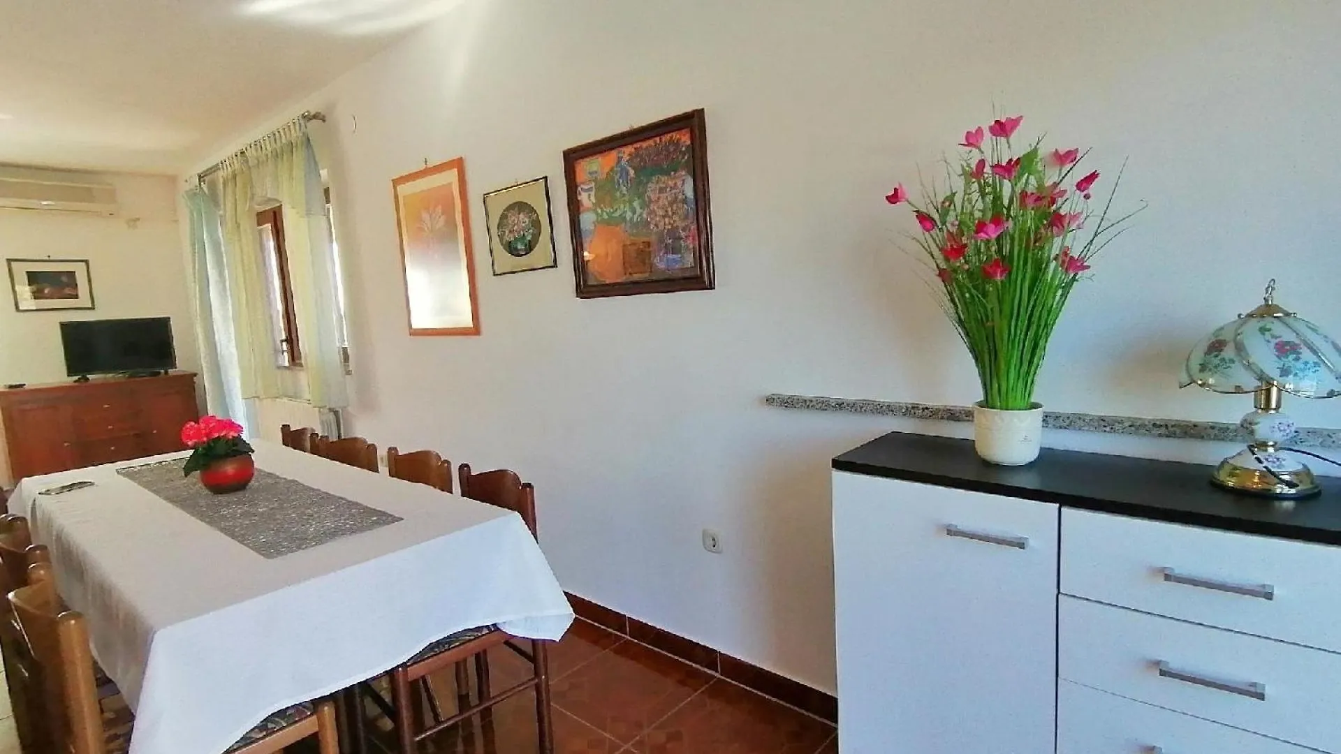 Geraeumiges Ferienhaus Mit 4 Schlafzimmern Und Privatem Pool Jursici 0*,