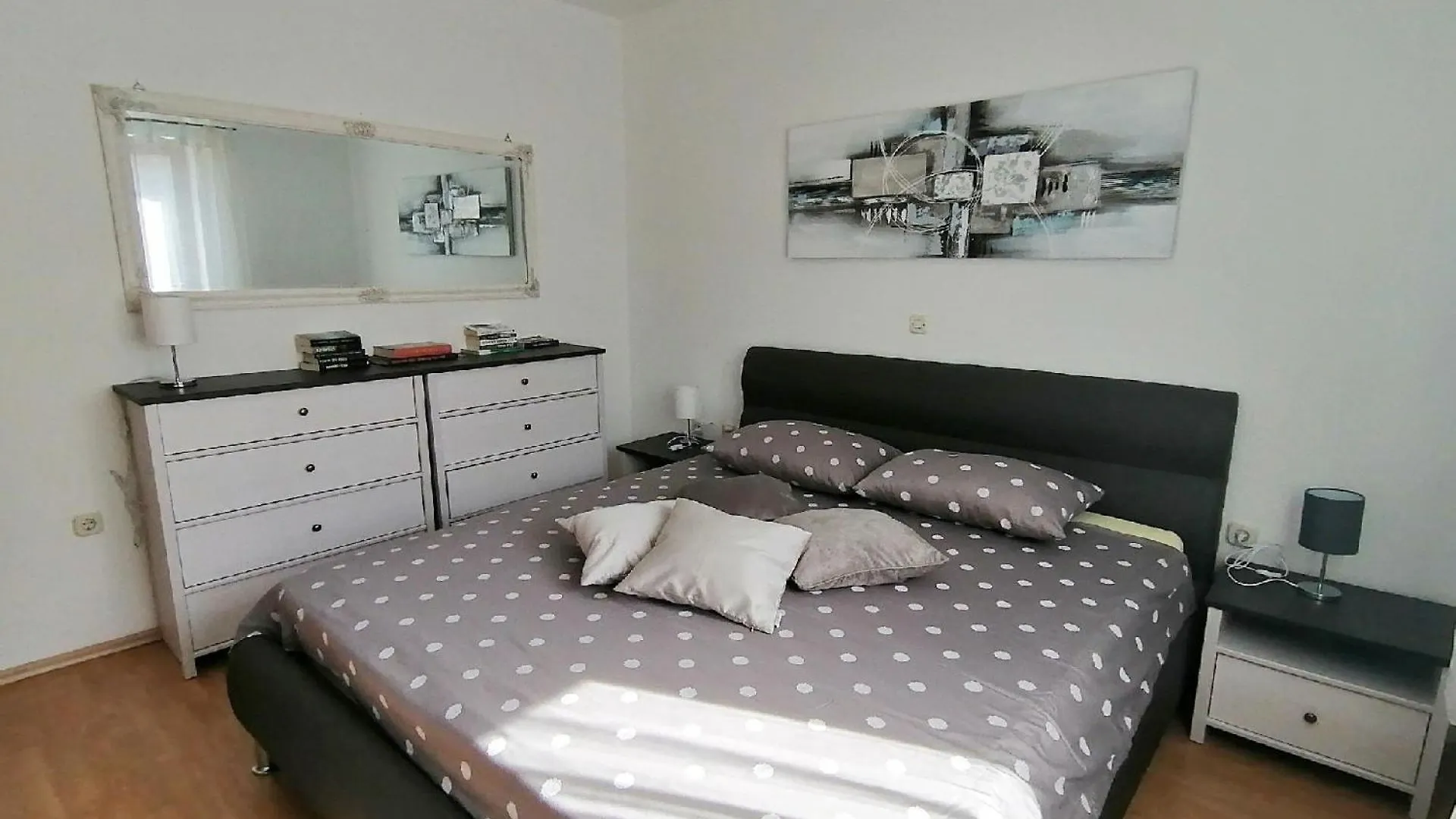 Geraeumiges Ferienhaus Mit 4 Schlafzimmern Und Privatem Pool Jursici Holiday home