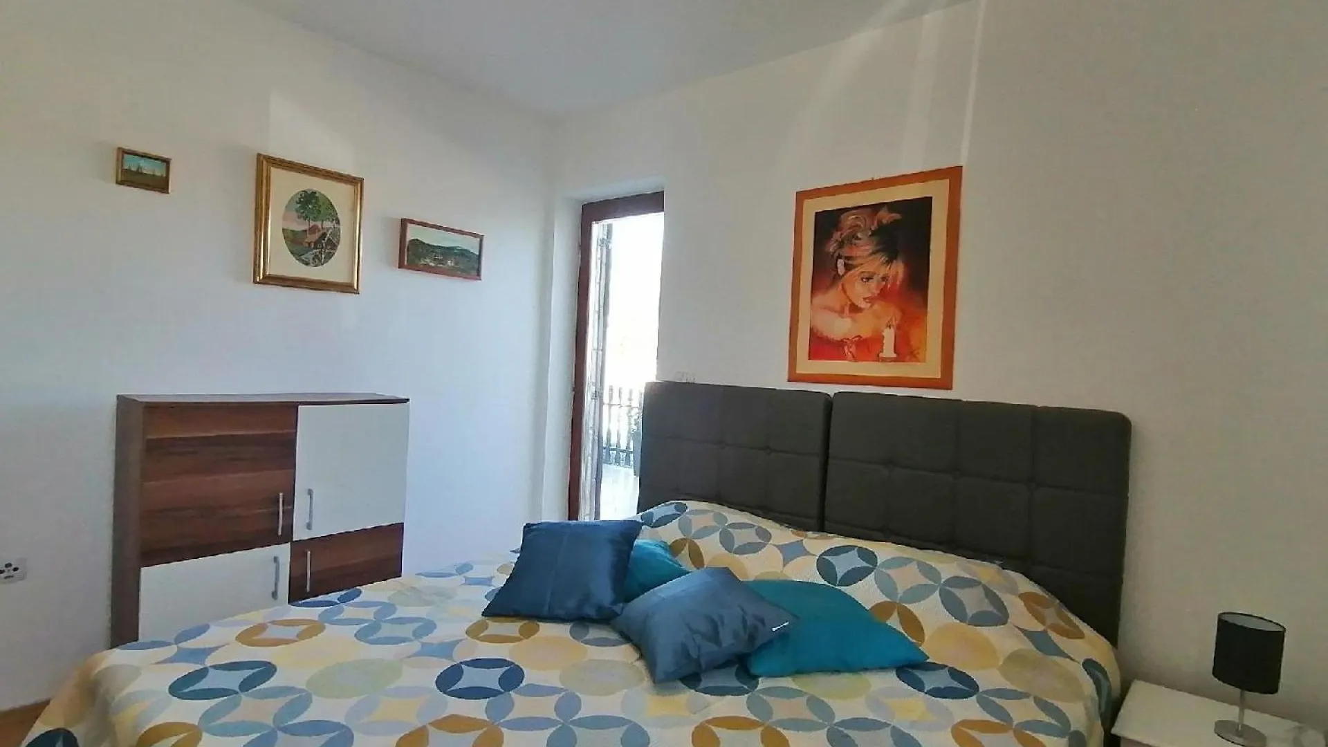 Geraeumiges Ferienhaus Mit 4 Schlafzimmern Und Privatem Pool Jursici 0*,  Croatia